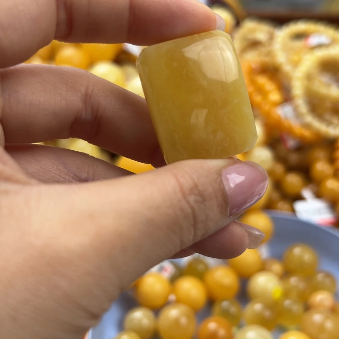 未镶嵌琥珀珠宝奇石