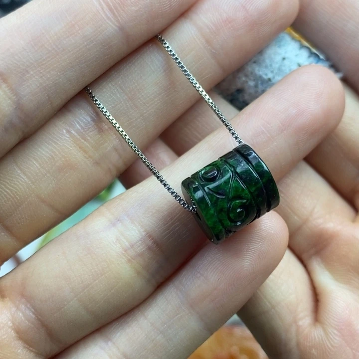 颈饰未镶嵌翡翠吊坠