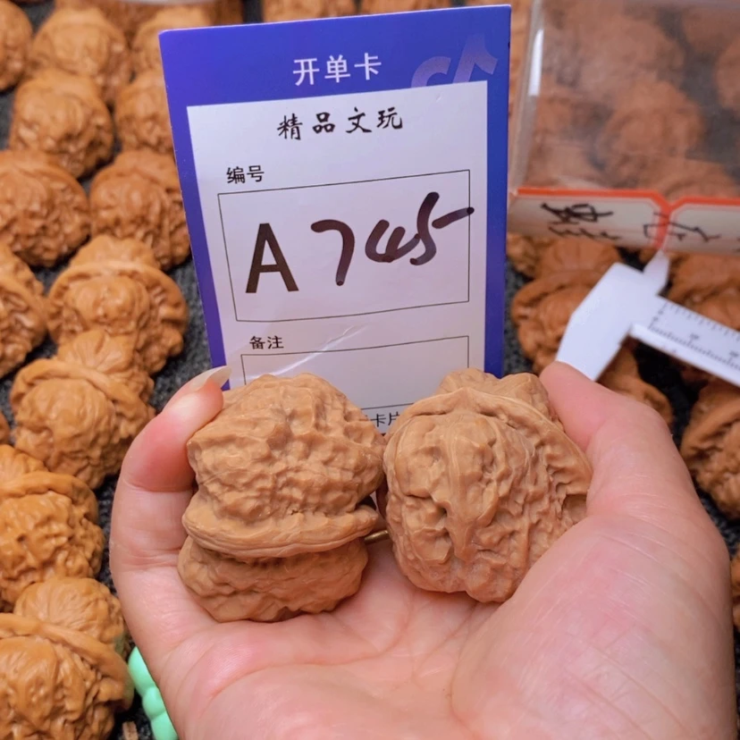 【闪购商品】桃核吊坠一***千这件衣服也可以