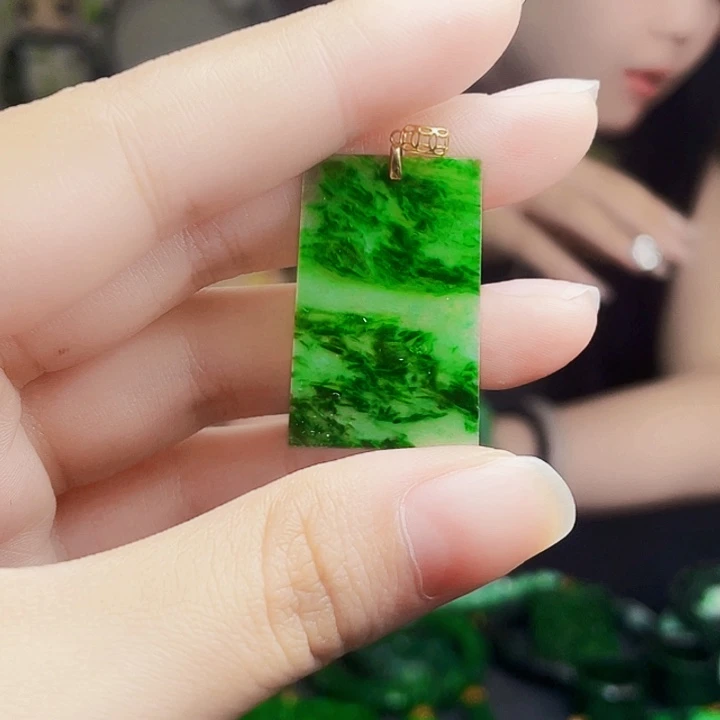 翡翠18K金镶嵌颈饰多样性