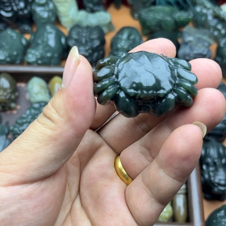 和田玉未镶嵌把件