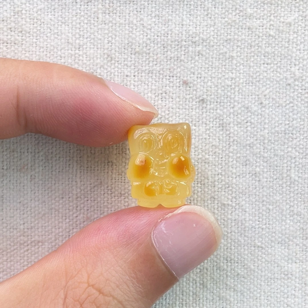 琥珀未镶嵌珠宝奇石海绵宝宝
