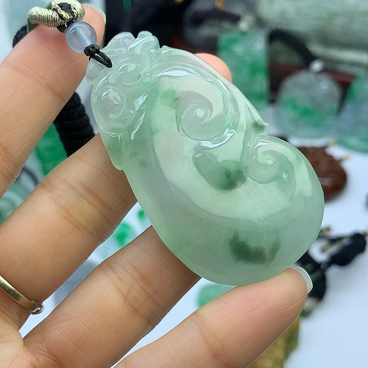 翡翠未镶嵌吊坠(赠链)