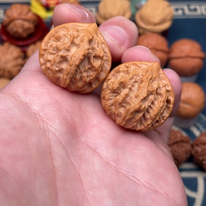 文玩核桃把件帝王龙脊