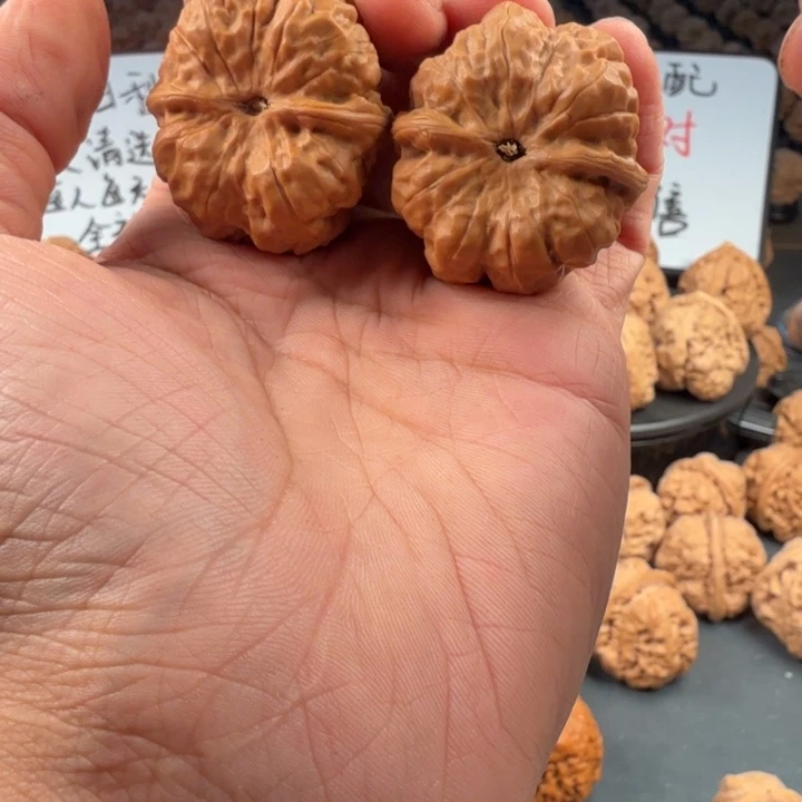 B***B吊坠文玩核桃蛤蟆的眼睛是真的好看啊