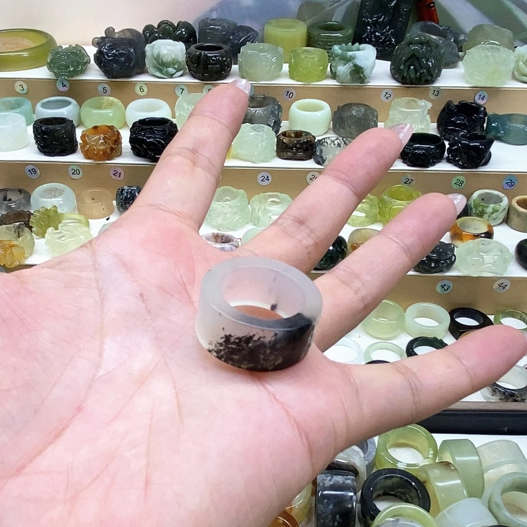 尚***恩未镶嵌岫玉天然玉石戒指