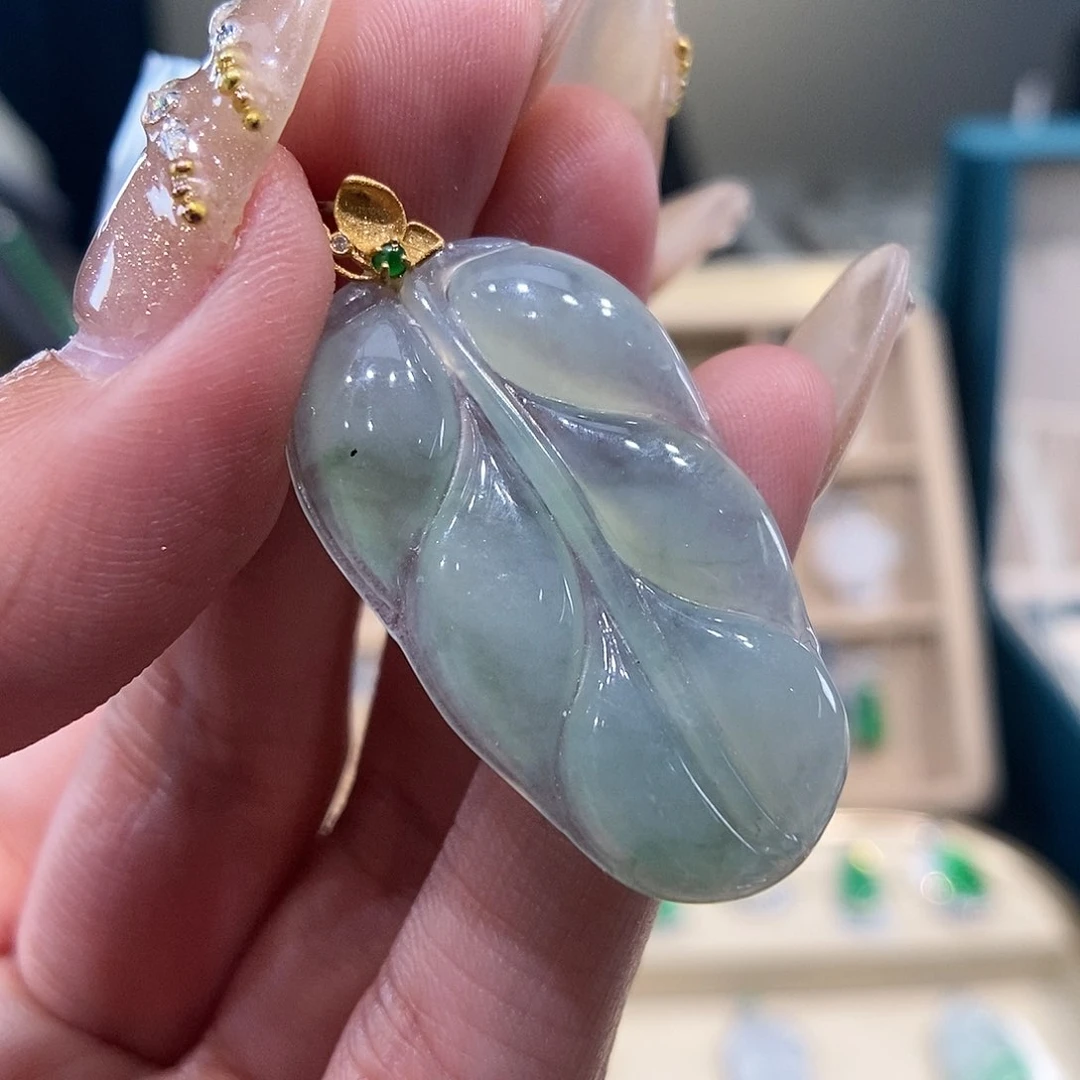 翡翠吊坠(不含链)18K金镶嵌叶子