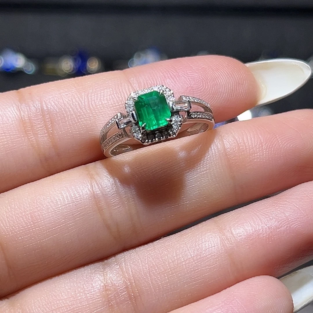 祖母绿18K金镶嵌戒指