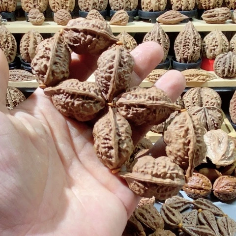 文玩核桃把件双面诡脸