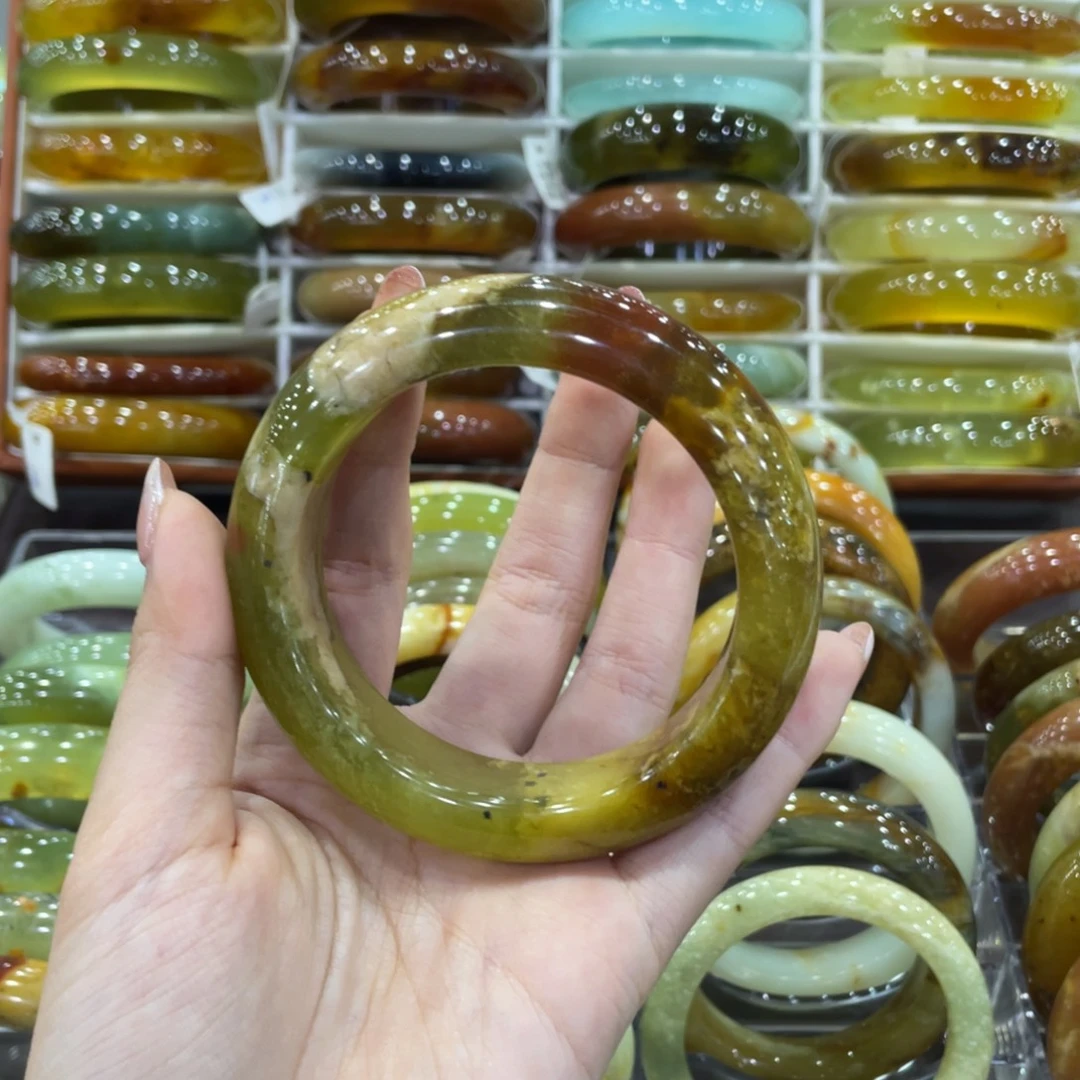 蛇纹石玉未镶嵌手镯