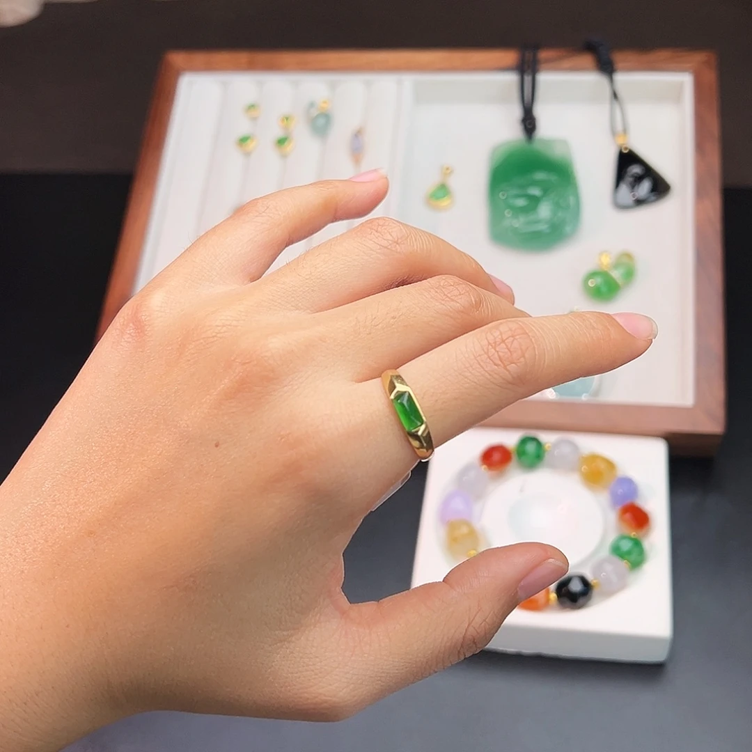 翡翠18K金镶嵌戒指惊蛰