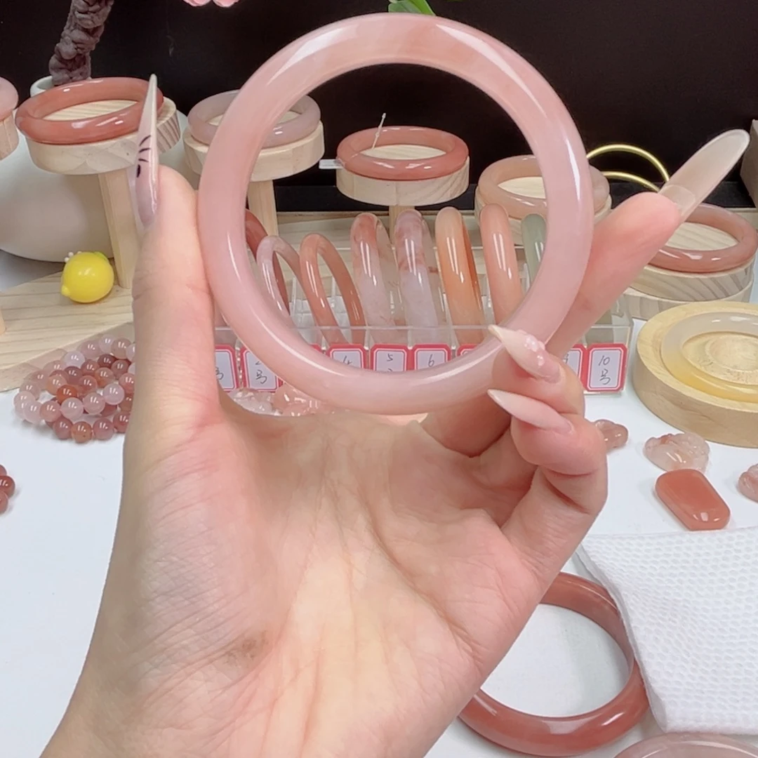 朵***仙石英质玉未镶嵌手镯