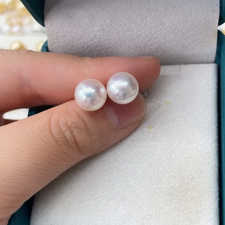 18K金镶嵌海水珍珠耳饰