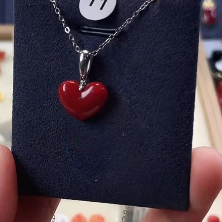 天然宝石红珊瑚吊坠