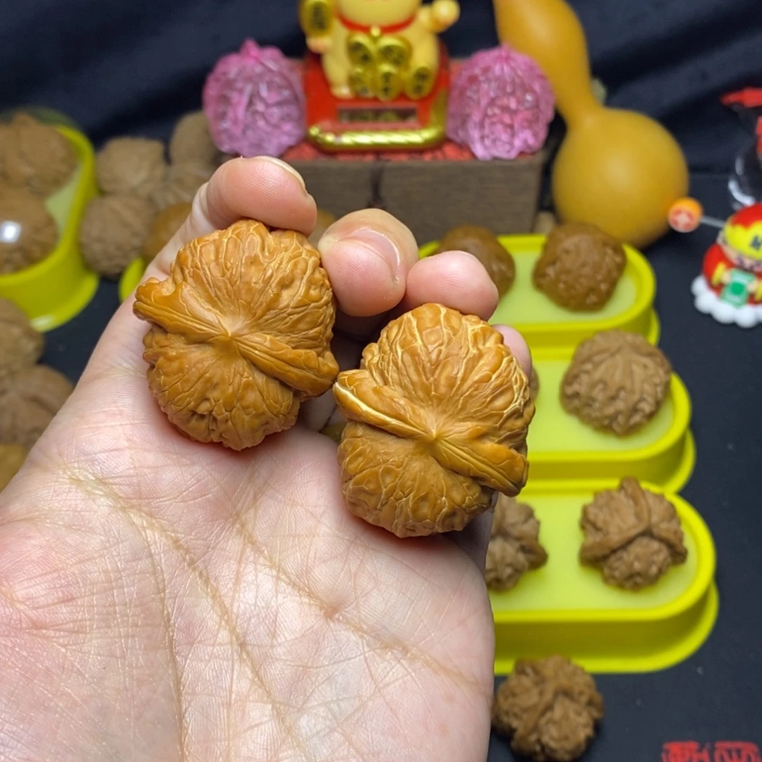 文玩核桃吊坠元宝
