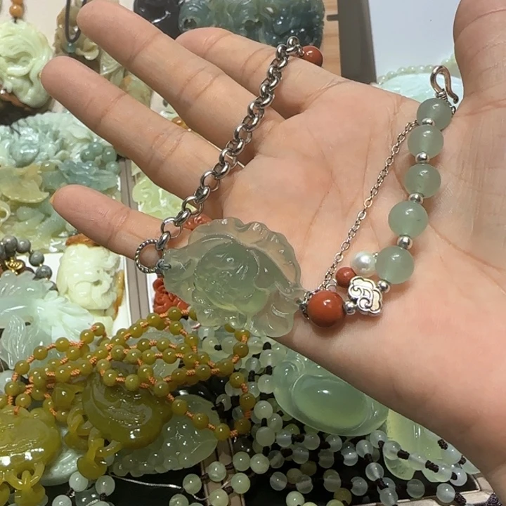 蛇纹石玉未镶嵌吊坠幸**美