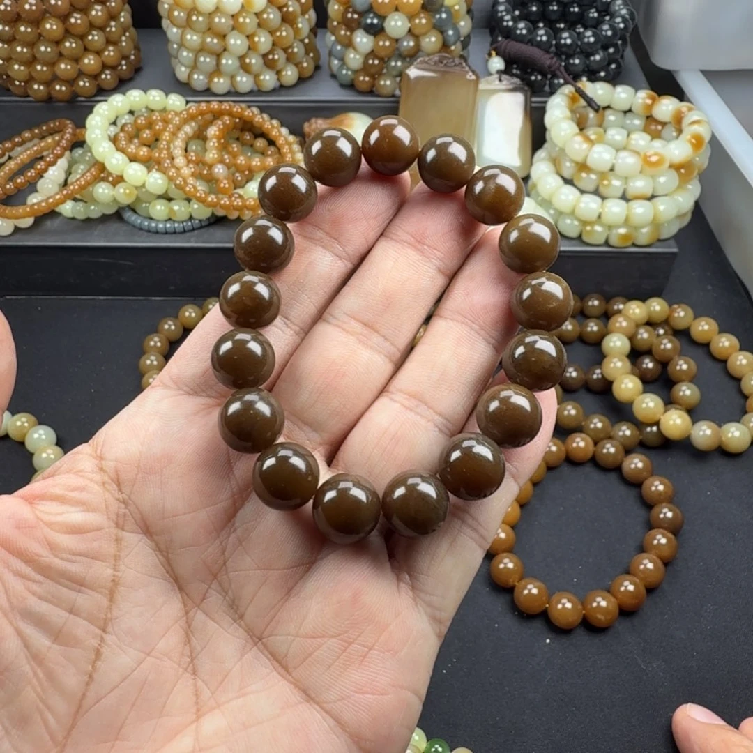 北***狼和田玉未镶嵌手链