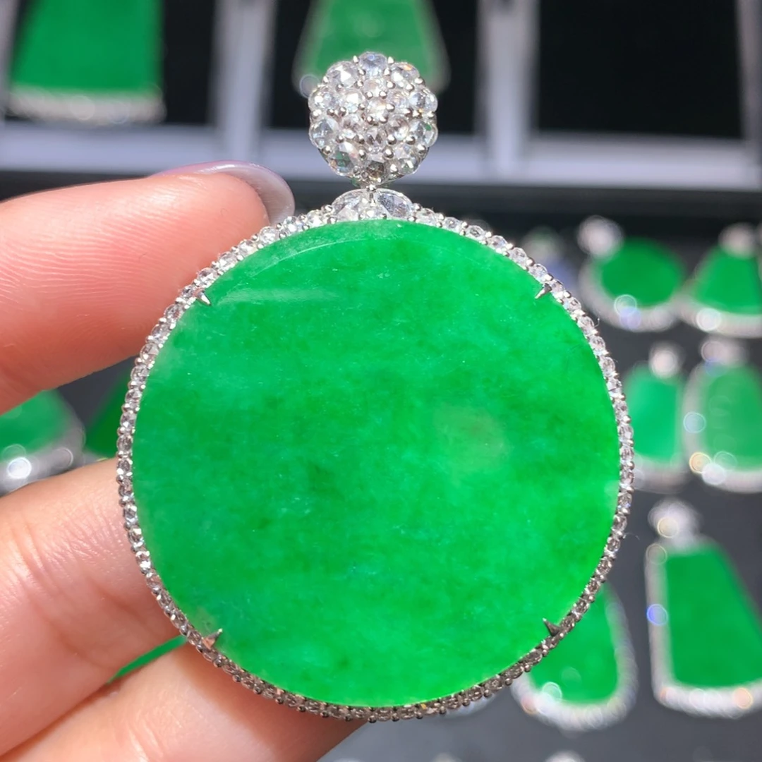 翡翠颈饰18K金镶嵌翡翠