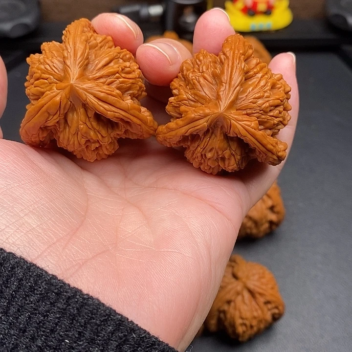 无***花文玩核桃把件虎头