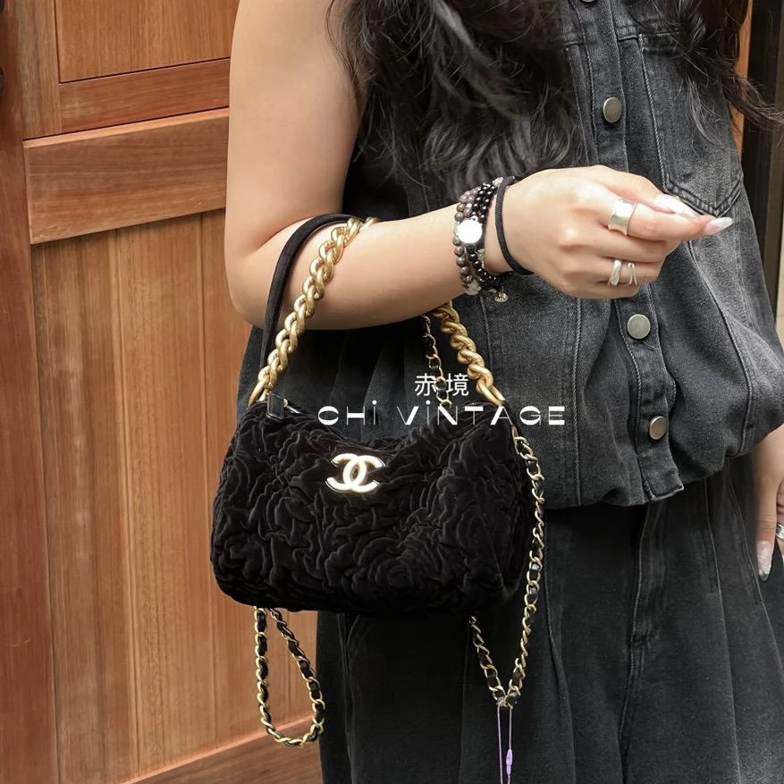 99新 Chanel/香奈儿 3906 黑金丝绒圆筒山茶花手提斜挎包芯片款