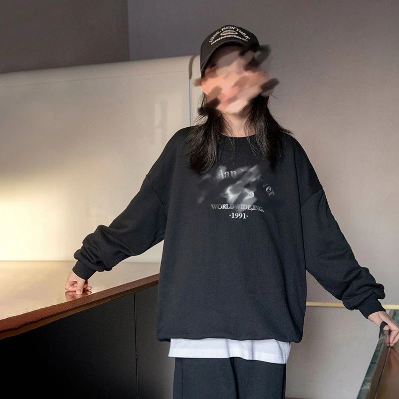 字母款百搭圆领卫衣