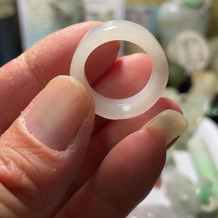 长***月和田玉（糖玉）未镶嵌颈饰挂件