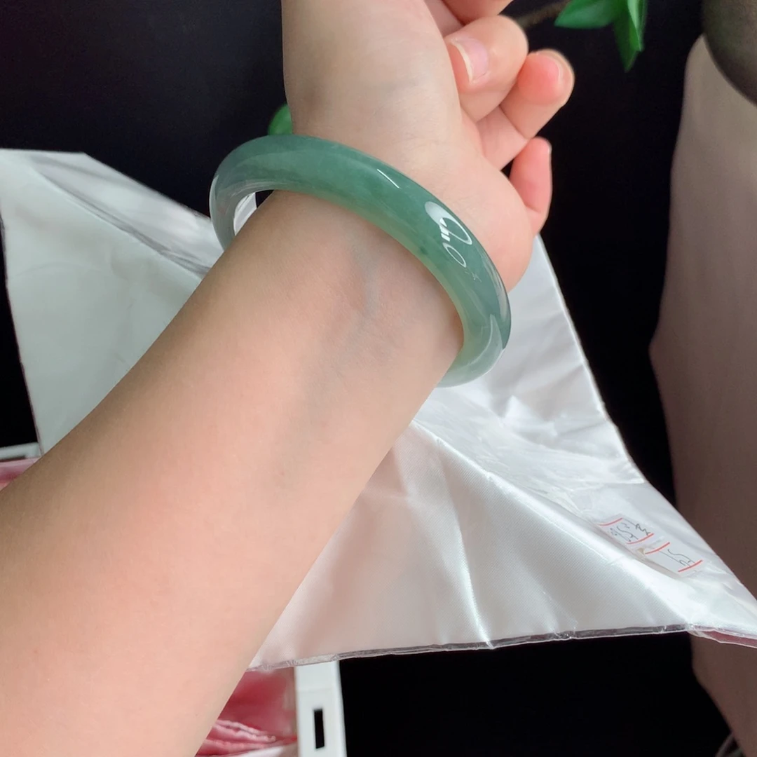 翡翠手镯未镶嵌，6号