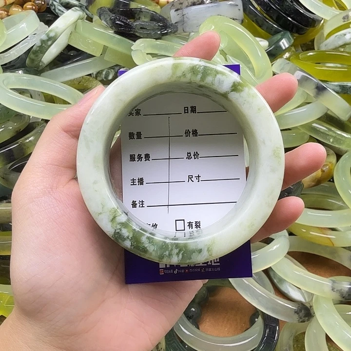 猪****蛇纹石玉未镶嵌手镯