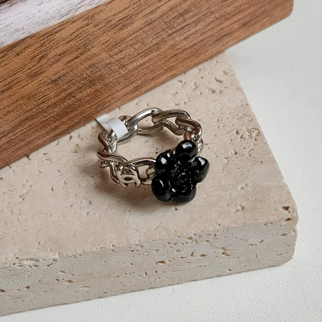 95新 Chanel/香奈儿 Azul -黑色山茶花银色链条戒指39292