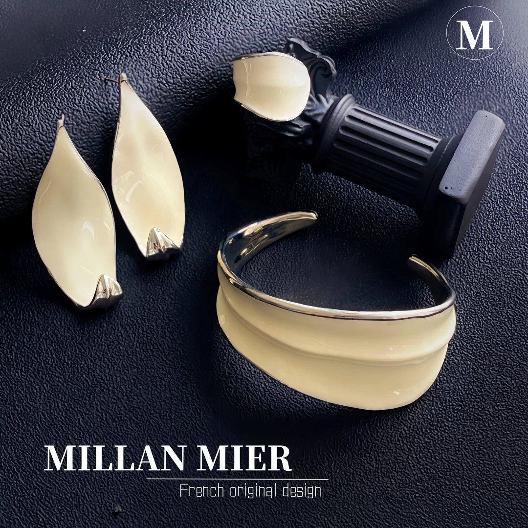 铜合金珐琅耳饰 复古小众光面高级珐琅清冷显白白色耳环