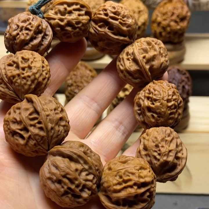 把件文玩核桃小绣球手持