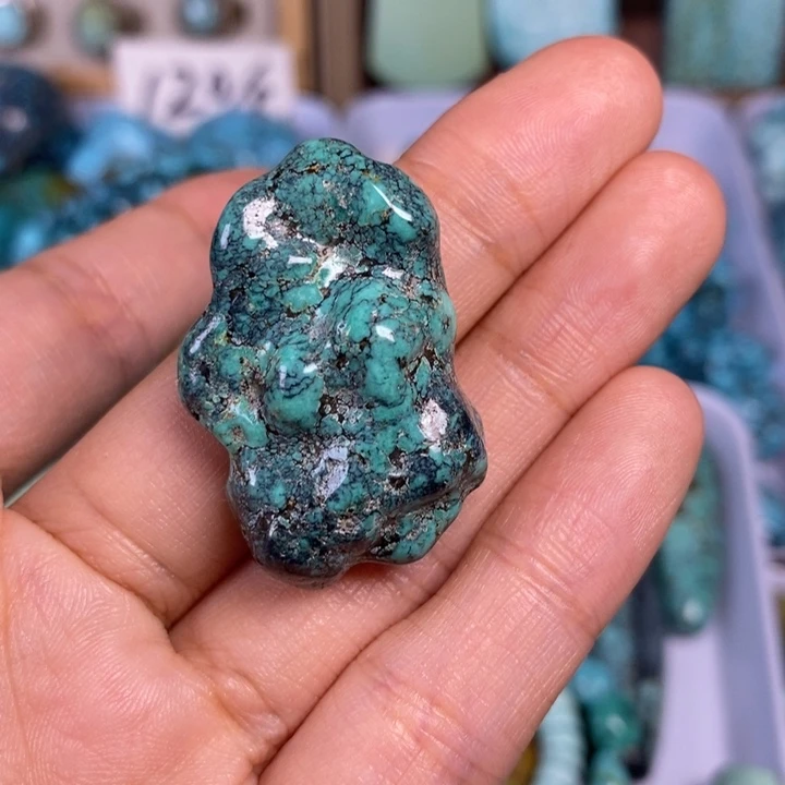 绿松石未镶嵌颈饰安****头