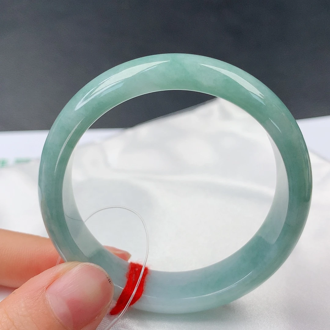 翡翠手镯未镶嵌31正50