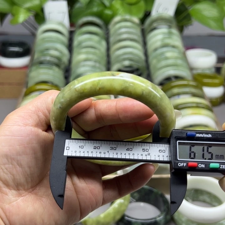 蛇纹石玉未镶嵌手镯67