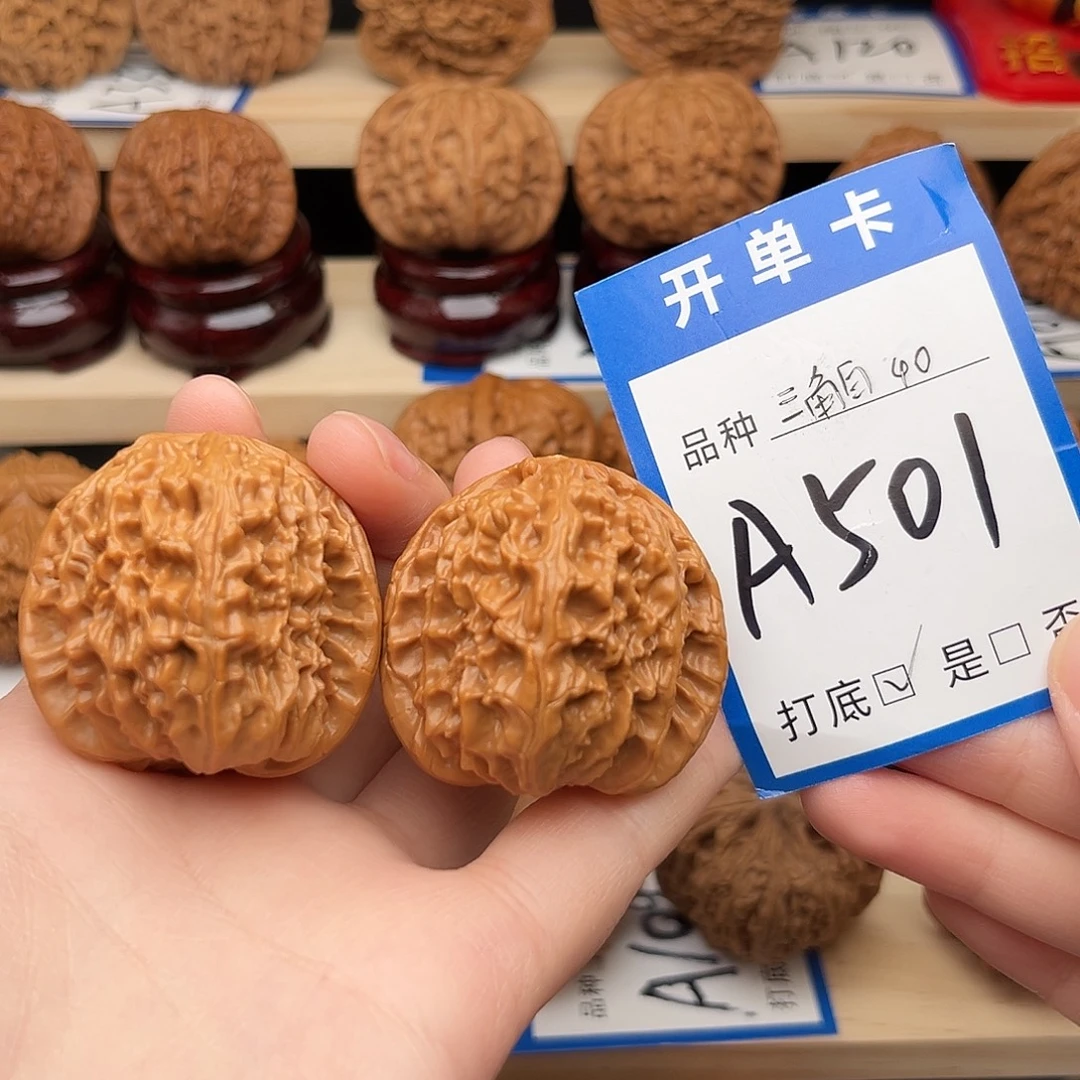 文玩核桃吊坠白狮子40