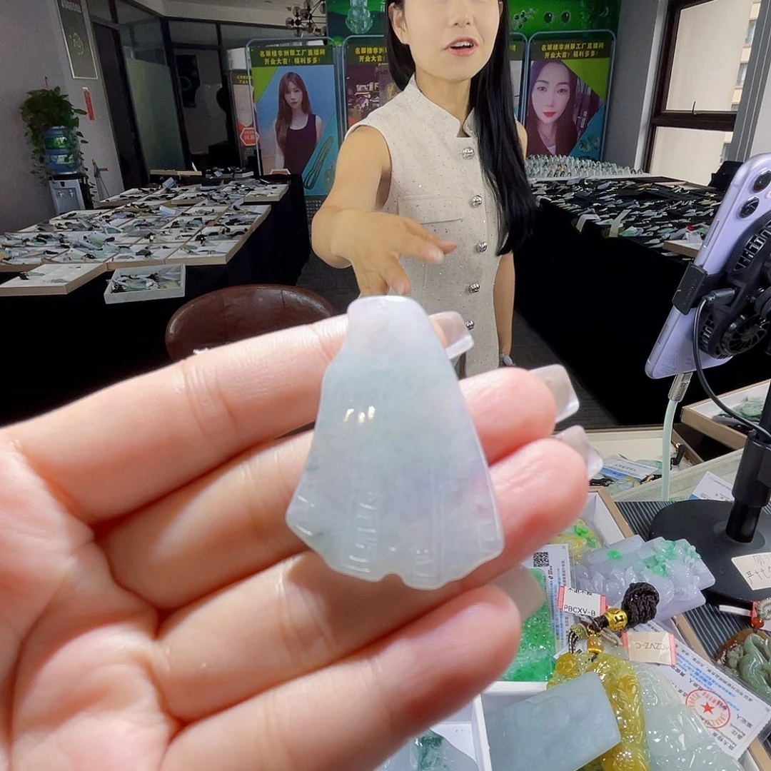 颈饰未镶嵌翡翠一个