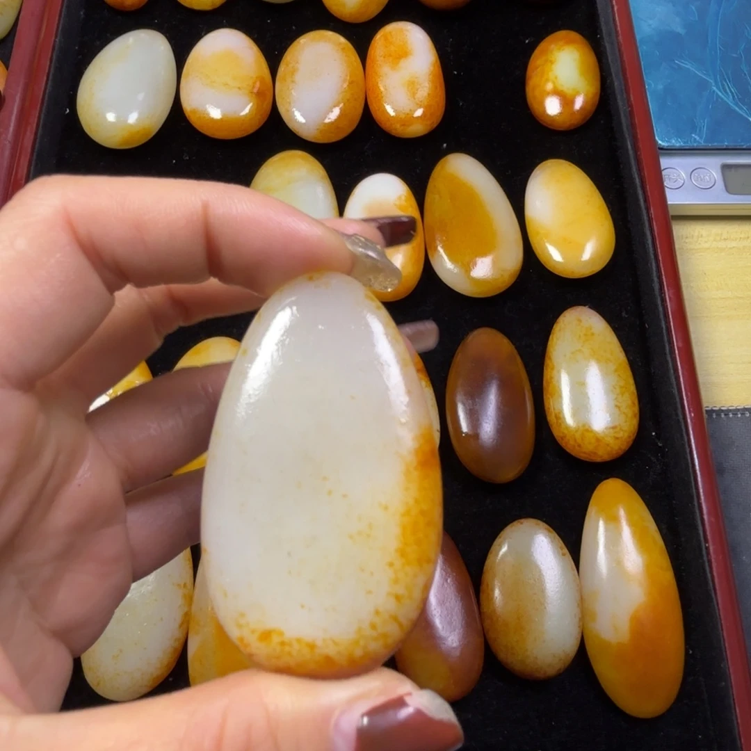 河***g和田玉未镶嵌颈饰