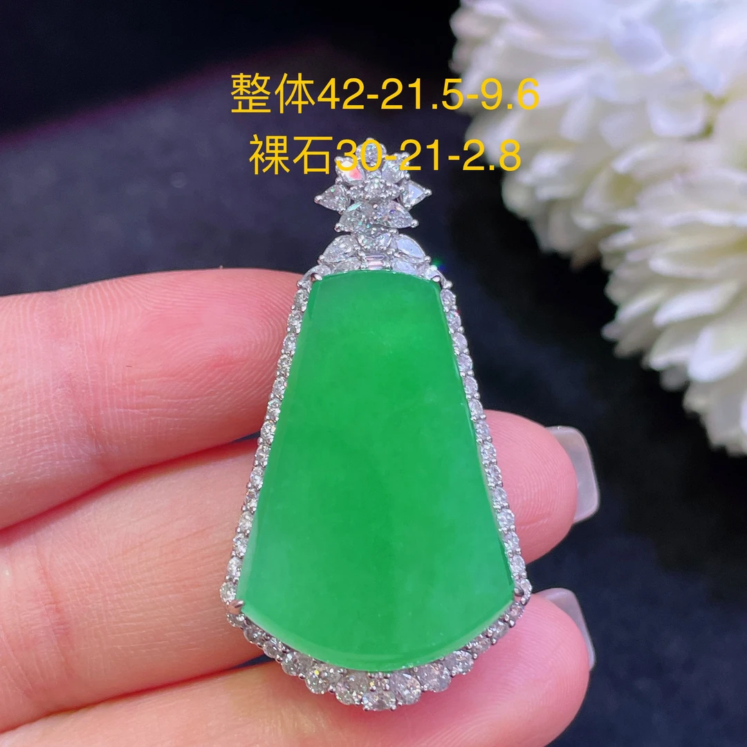 天然翡翠缅A冰种满绿平安牌吊坠18K金，供应链下单咨询货品在否？