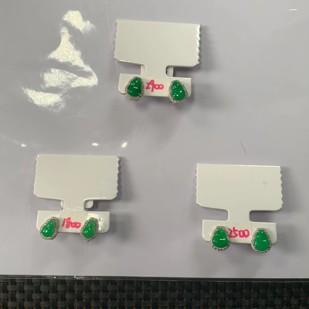翡翠A货18K金镶嵌葫芦耳钉多样性发货，发一件