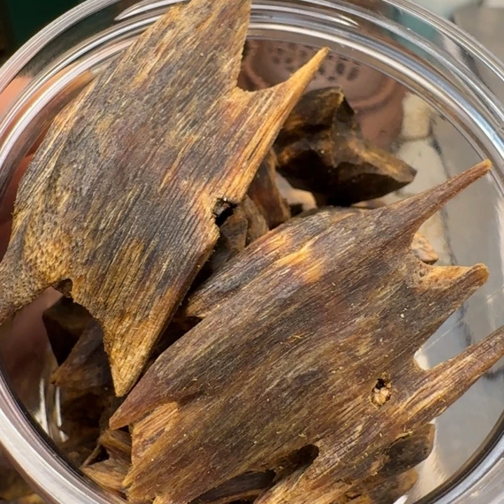 沉香碎屑沉香u****e海南莺歌绿棋楠龙骨老块料103克