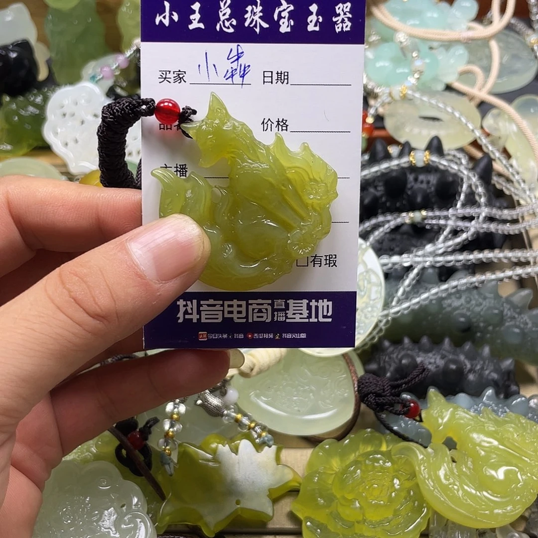 小***蛋未镶嵌蛇纹石玉颈饰
