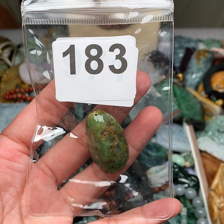 翡翠未镶嵌颈饰木**心翡翠