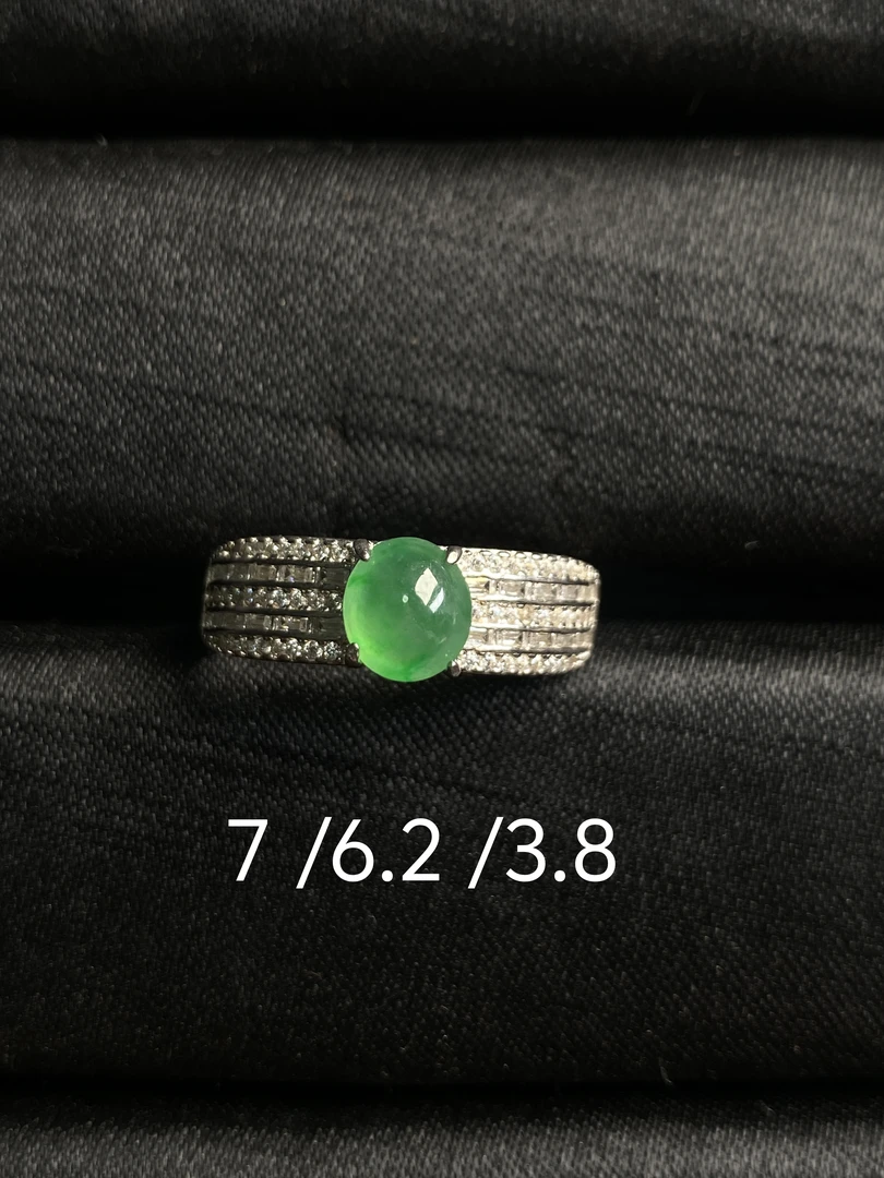 1013（小月源头）高冰种翡翠金丝阳绿戒指干净饱满肉细荧光足