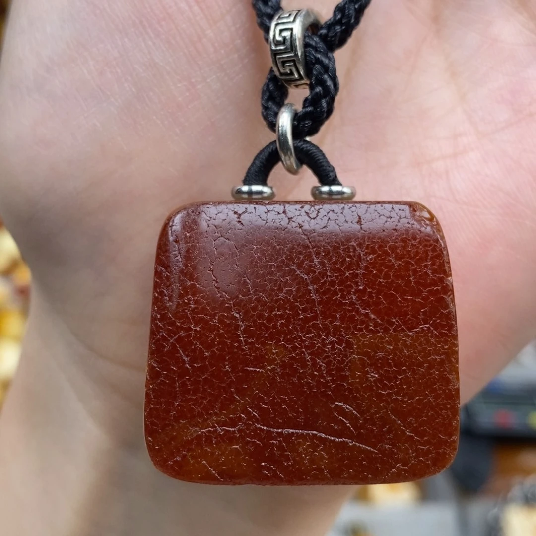 未镶嵌琥珀珠宝奇石