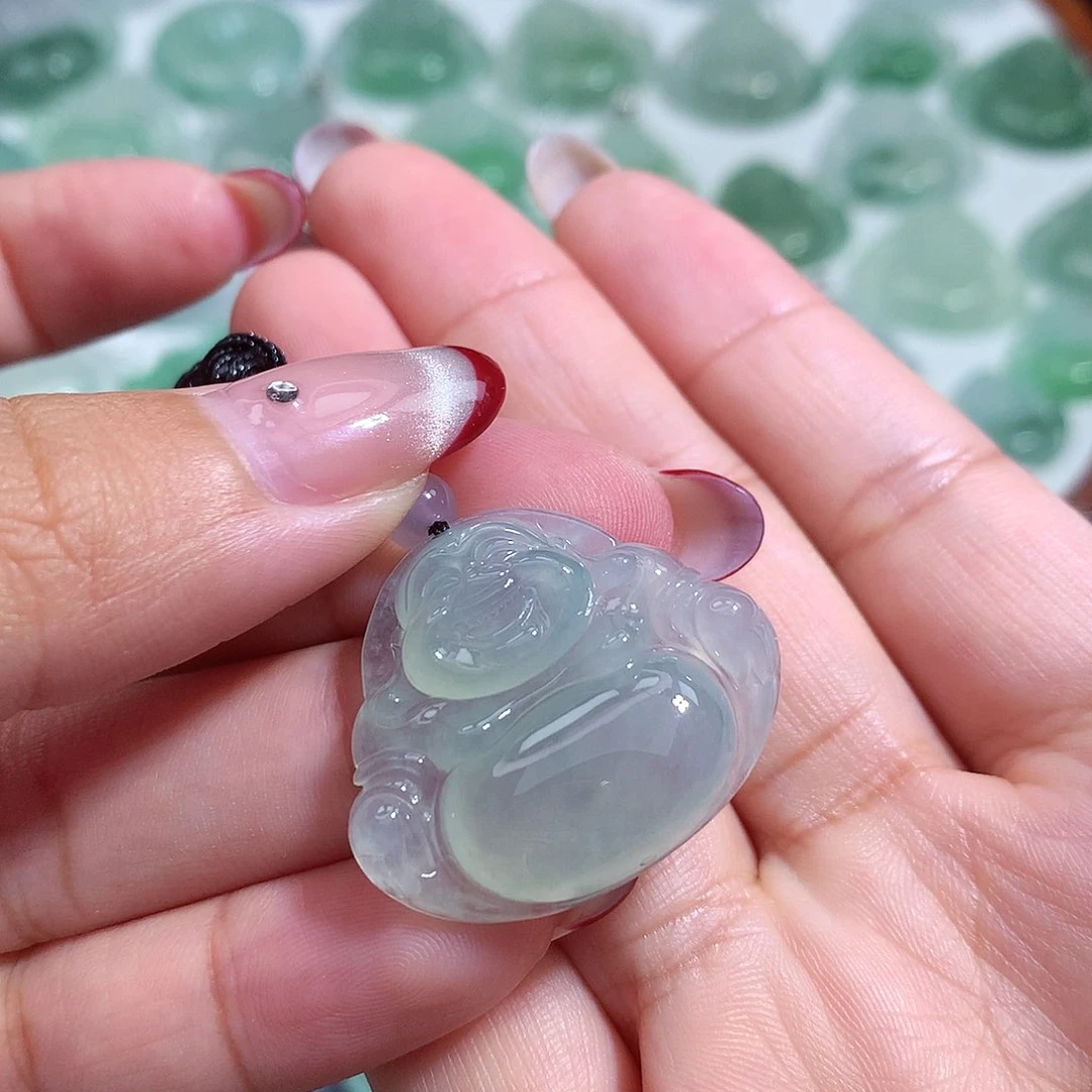 翡翠未镶嵌颈饰佛公