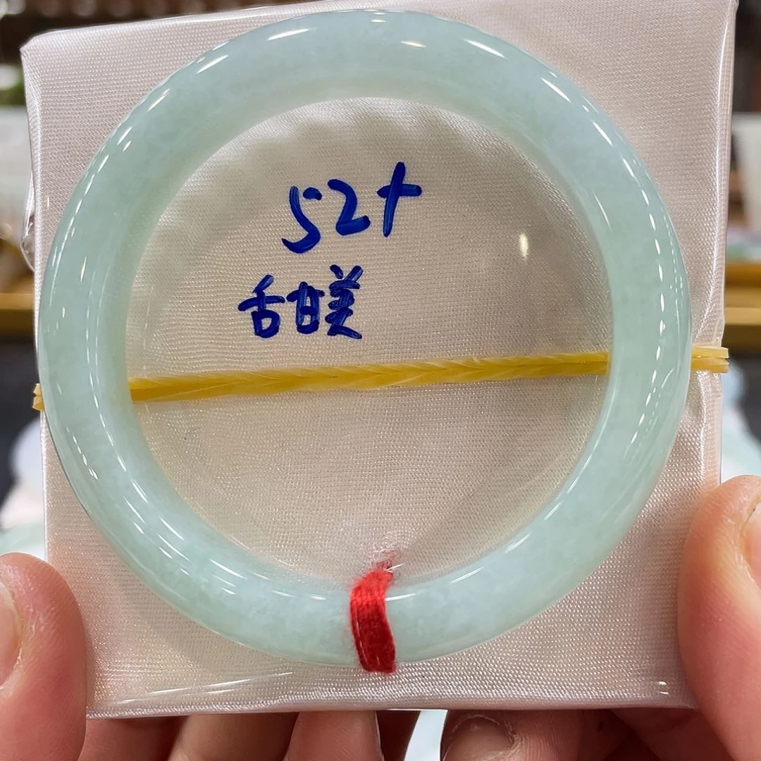 翡翠手镯未镶嵌翡翠手镯