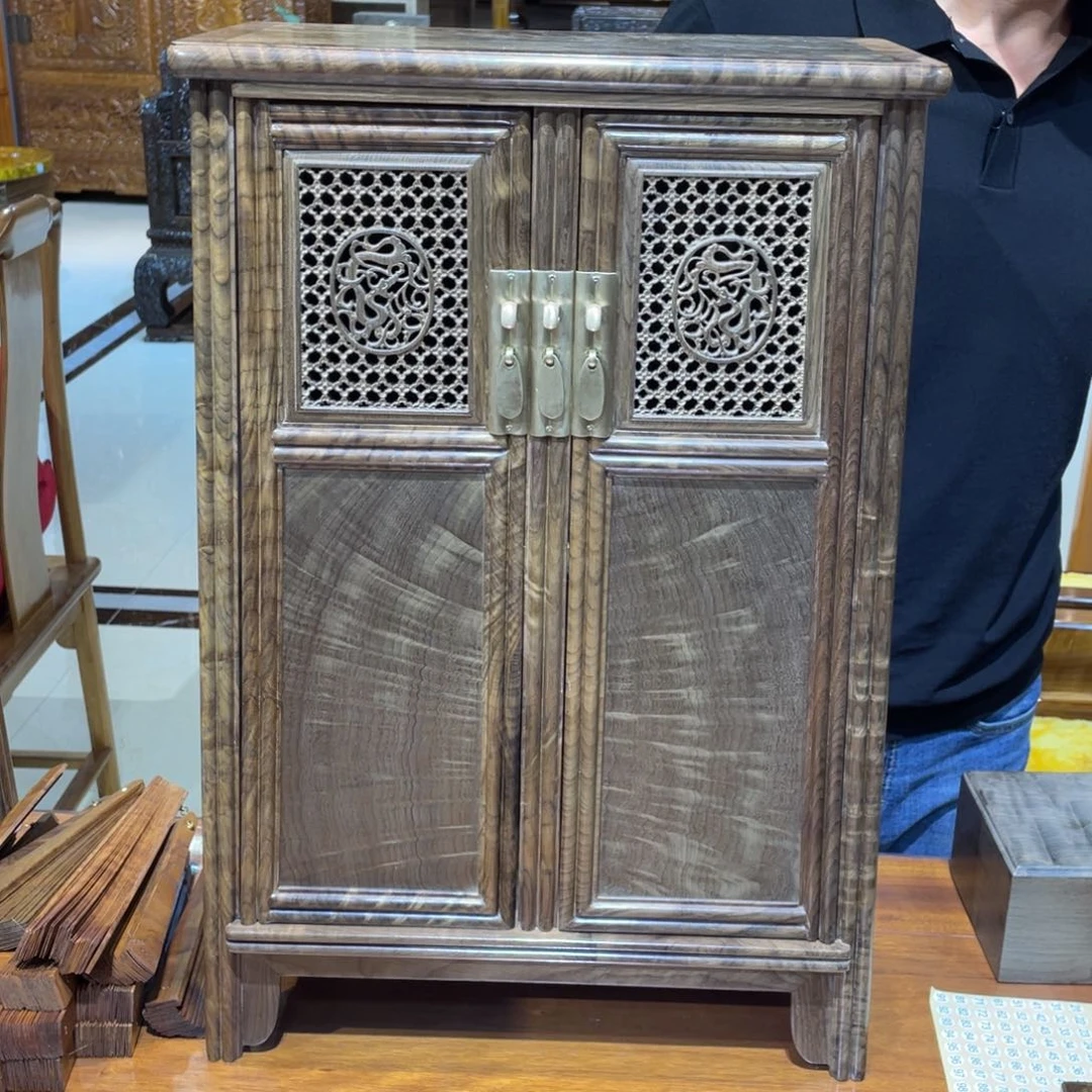 金丝楠因****为阴沉金丝楠圆角柜