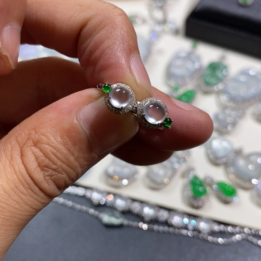 翡翠18K金镶嵌吊坠(不含链)蛋面耳包