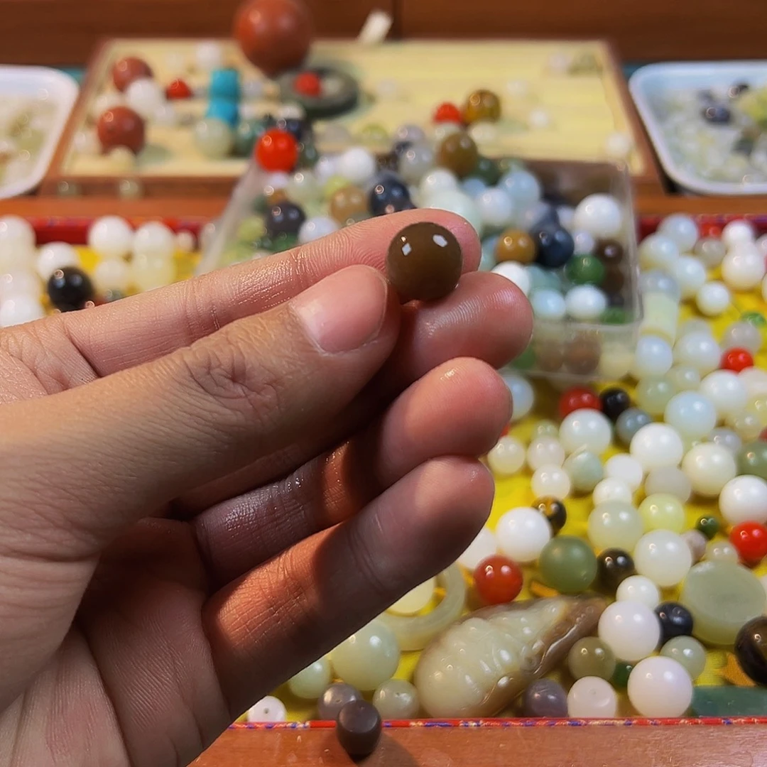 和田玉卡12散珠未镶嵌