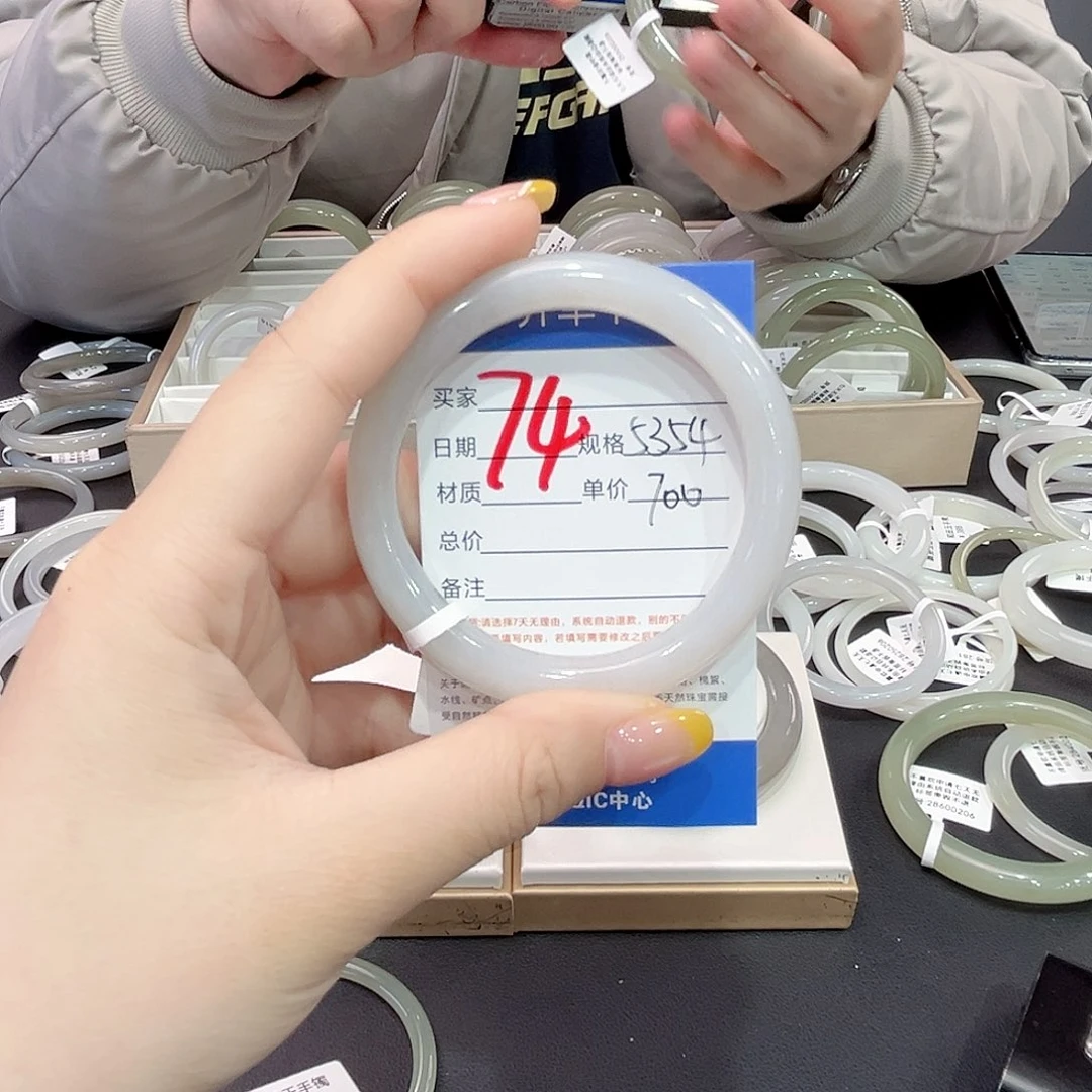 和田玉手镯未镶嵌